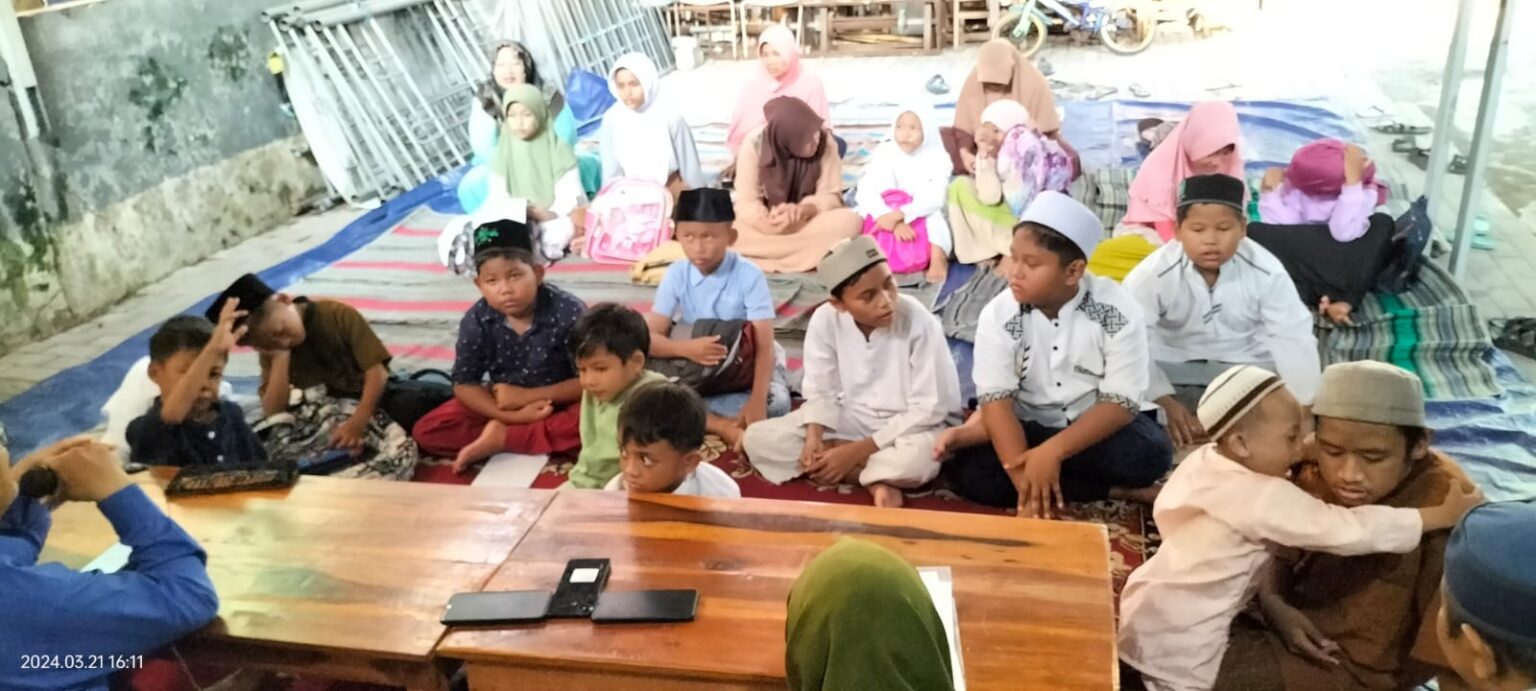 Kunjungan Pegadaian Syariah Gresik Berikan Bantuan Sarana Prasarana untuk TPQ Panti Asuhan Al-Fajar Foto anak yatim panti asuhan al-fajar nusantara gresik Infaq Pendidikan Anak Yatim Mengubah Masa Depan Melalui Infaq Pendidikan Anak Yatim & Dhuafa