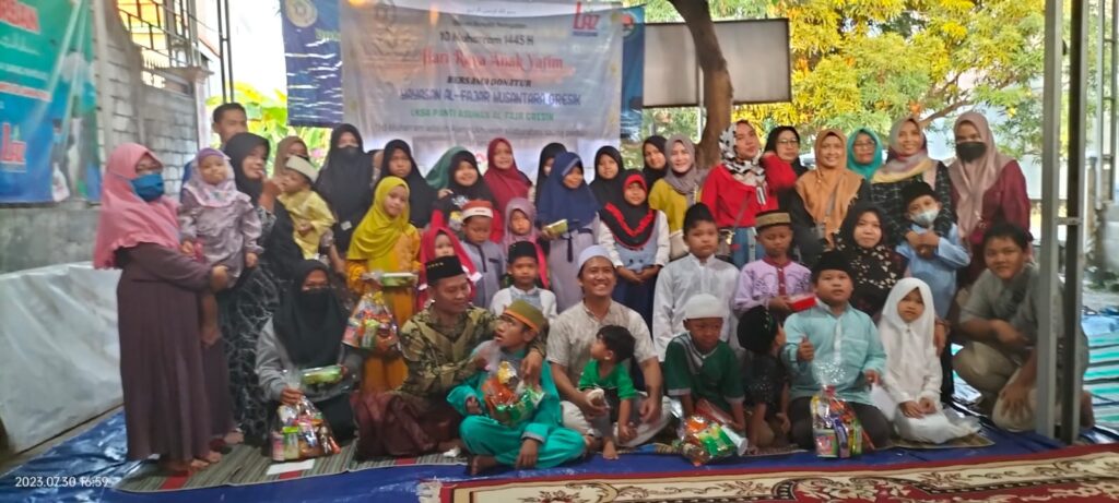 Lebaran Yatim Al Fajar Gresik Raih Berkah 10 Muharram anak yatim yayasan panti asuhan gresik